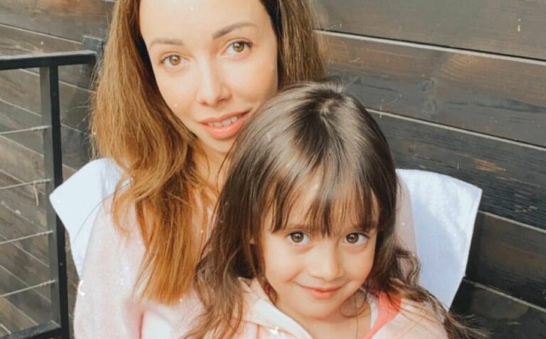 “Одно лицо“: подросшая дочь Екатерины Кухар умилила сходством с отцом на редком новом фото - today.ua