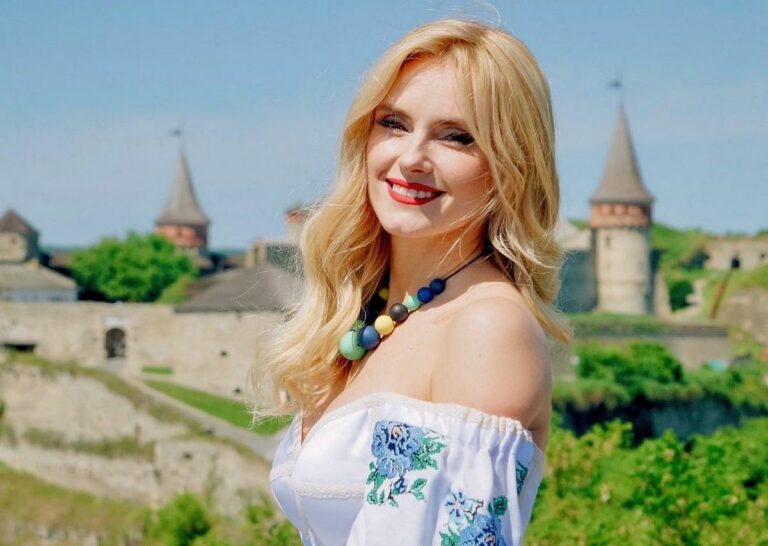 Схудла Ірина Федишин у корсеті та мінішортах здивувала своїм зовнішнім виглядом - today.ua