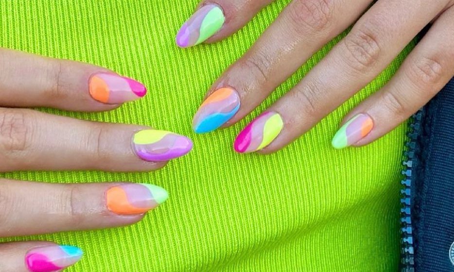 Найкращі варіанти модного манікюру на короткі нігті: яскраві приклади літнього дизайну 