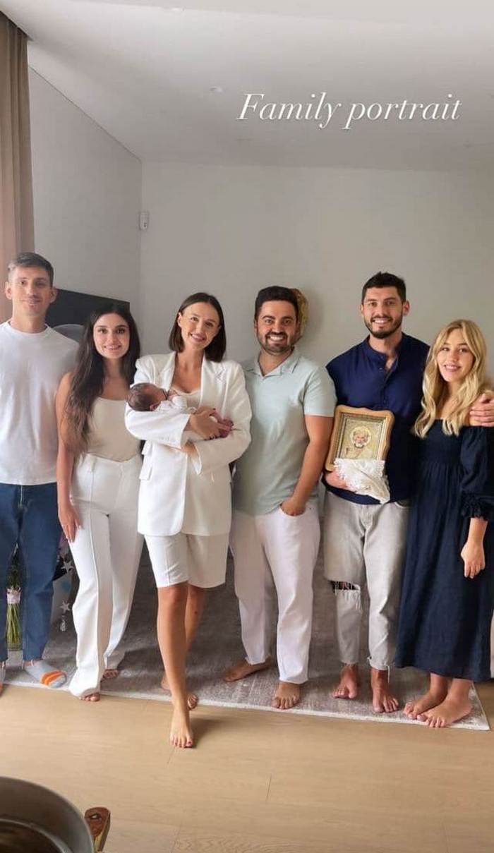 “Холостяк“ Никита Добрынин и Даша Квиткова на 8-й день после родов покрестили сына