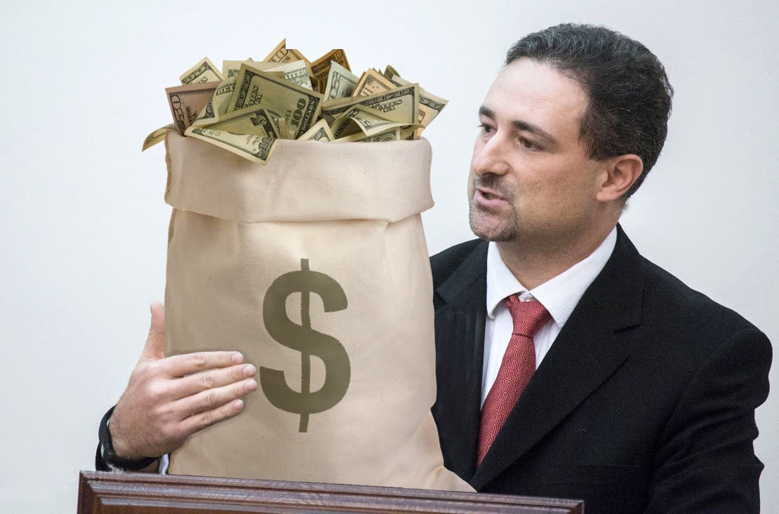 Укрпошта не платить своїм листоношам по тисячі доларів зарплати: заява Смілянського збила з пантелику персонал компанії