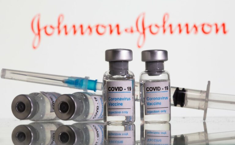 В Украине одобрили однодозную вакцину Janssen: названы побочные действия прививки  - today.ua