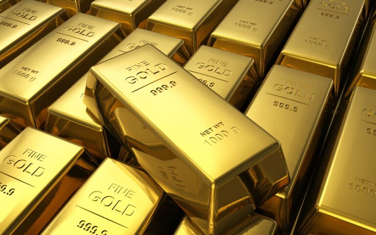 Мировые банки массово скупают золото: доллар теряет доверие - today.ua