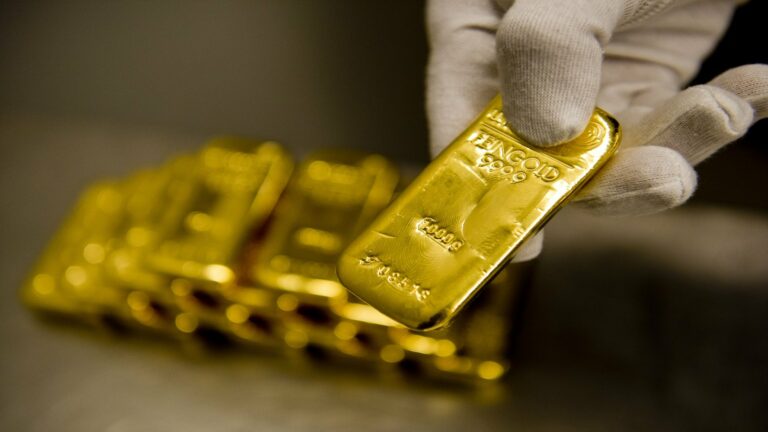 Цены на золото растут: украинцам советуют, пока не поздно, переводить сбережения в драгметаллы  - today.ua