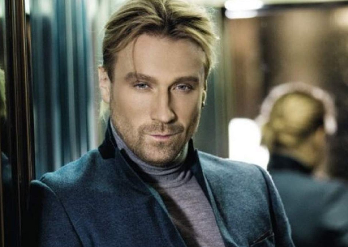 Олег Винник на старом кукурузнике несколько раз поднимался в небо - today.ua