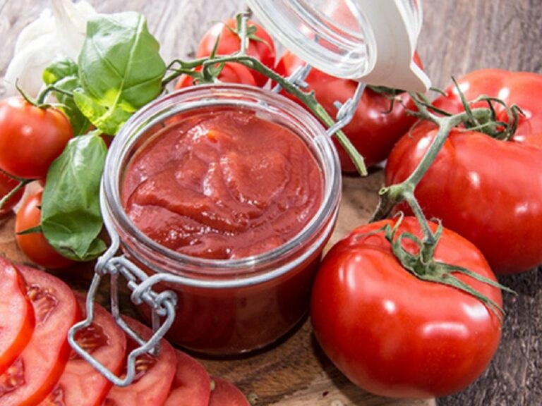 Домашня томатна паста на зиму нашвидкуруч: рецепт домашньої заготовки з помідорів і перцю - today.ua