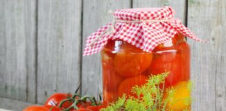 Самые вкусные маринованные помидоры на зиму без стерилизации: простой рецепт консервации - today.ua