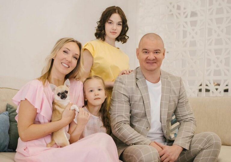 Татова копія: дружина Євгена Кошового показала рідкісні фото з підрослою молодшою дочкою Серафимою - today.ua