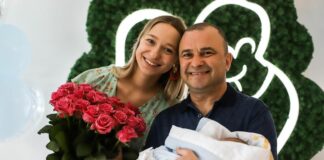 “Це бажання чоловіка“: дружина Віктора Павлика проти своєї волі охрестила 2-місячного сина - today.ua