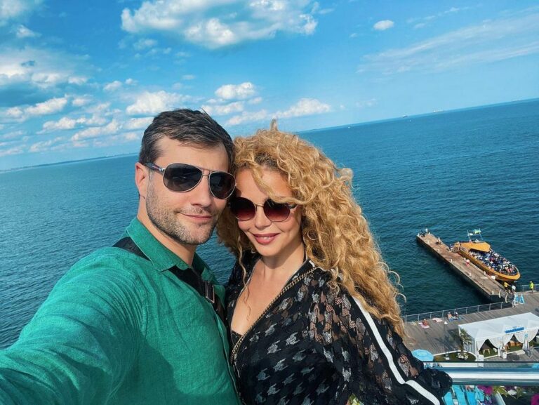 “Рома і Аліна - назавжди“: Гросу вразила фанатів новими романтичними фото з бойфрендом - today.ua