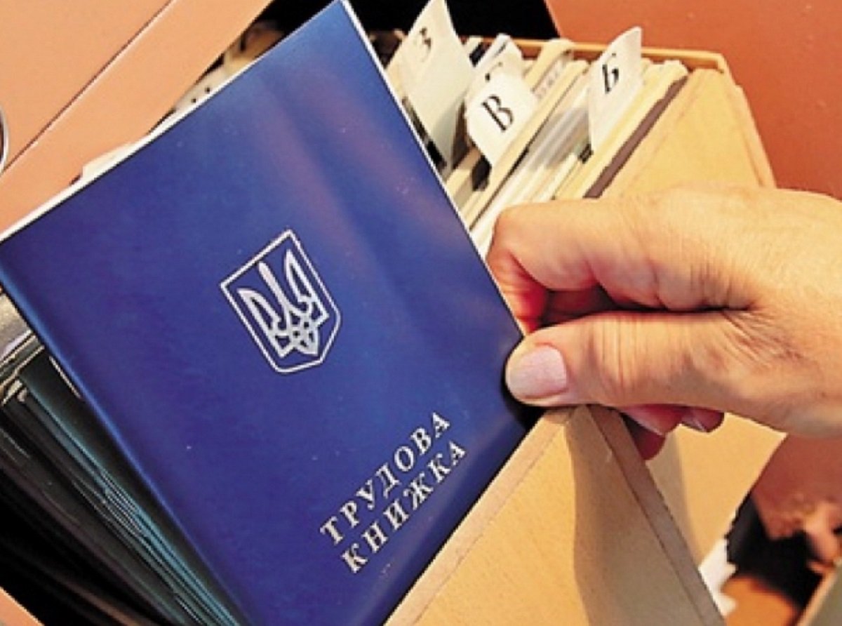 Украинцы смогут включить в страховой стаж периоды работы без официального трудоустройства