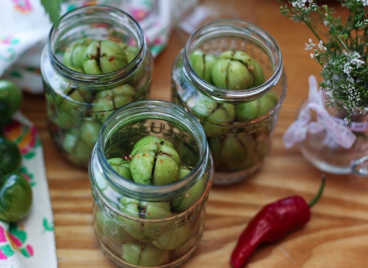 Маринованные зеленые помидоры на зиму: рецепт закуски, которая заменит огурцы и грибы