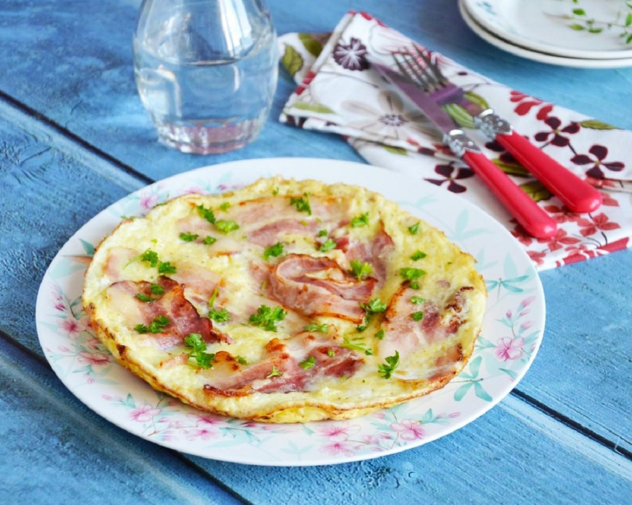 Омлет по-гавайски за 10 минут: простой рецепт блюда, которое вкуснее экзотической пиццы - today.ua