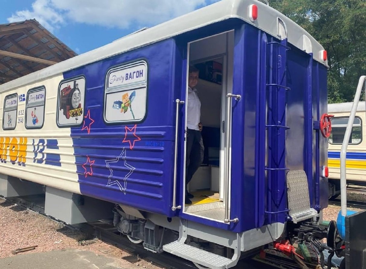 Укрзалізниця запустила новий вагон з аніматорами замість провідників - today.ua