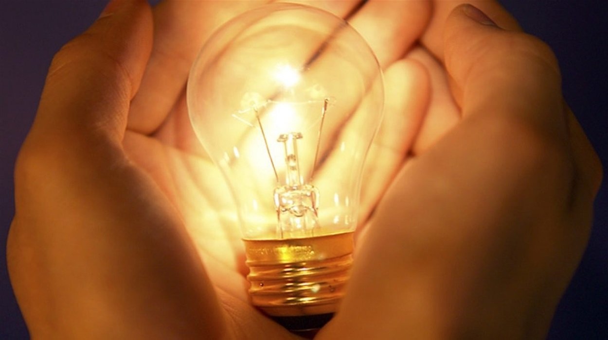 Украинцам повысили размер выплат за отключение электричества: где и как получить компенсацию