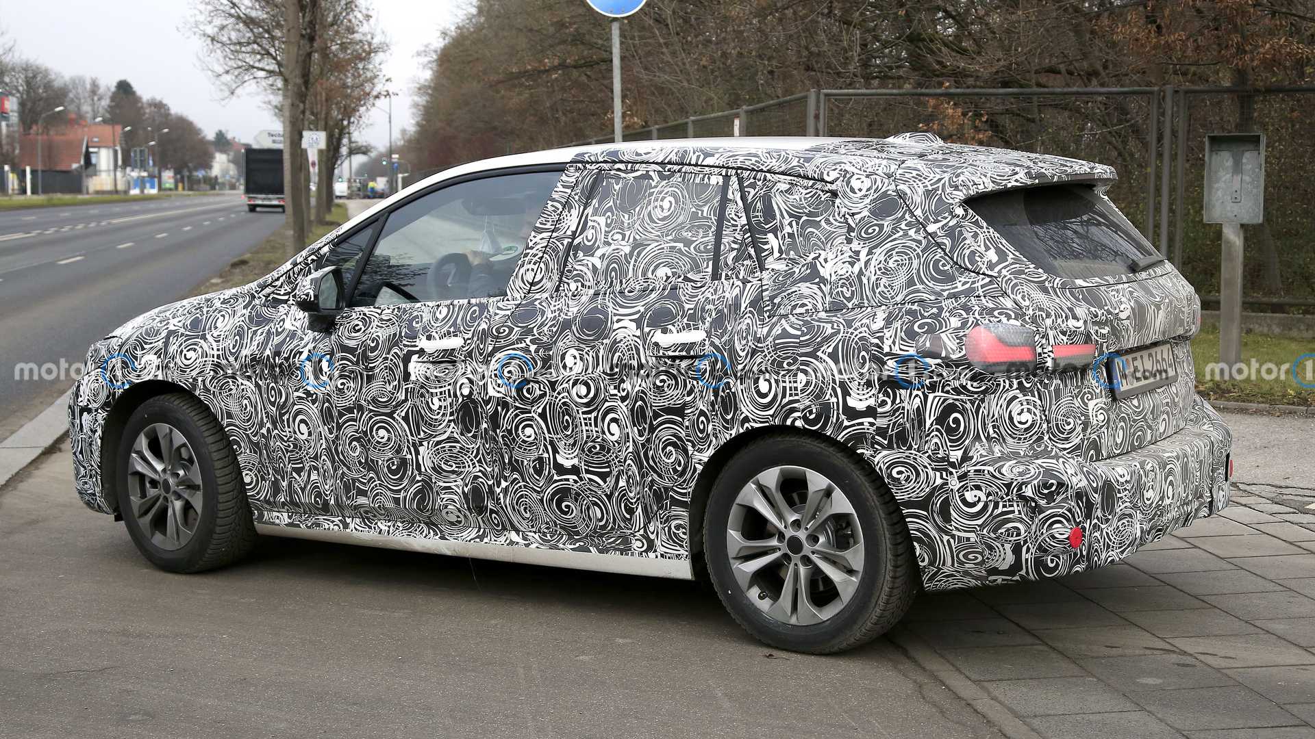 BMW розробляє новий гібридний мінівен
