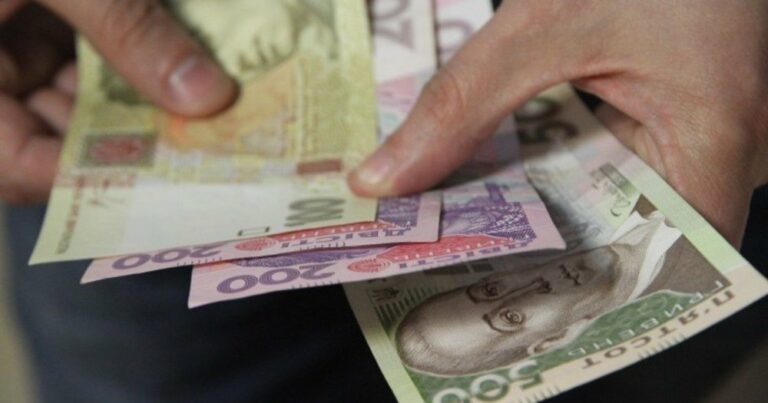 В Украине 200 гривен продают за 100 тысяч: в чем уникальность банкноты - today.ua