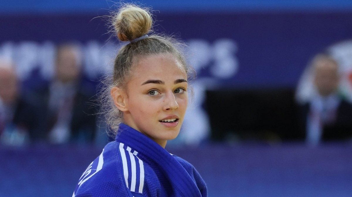 "Девочка в розовом платьице": Дарья Белодед показала редкое детское фото