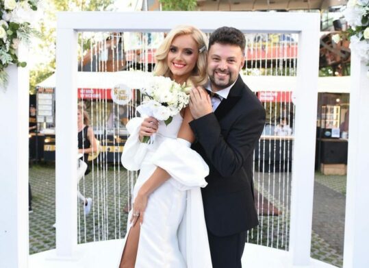 Ирина Федишин сыграла вторую свадьбу со своим супругом в день их 15-й годовщины - today.ua