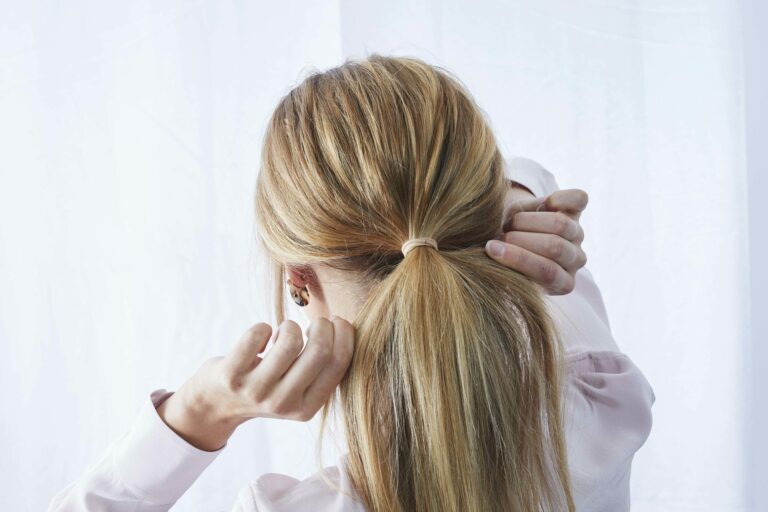 Три варіанти хвоста на довге волосся, які урізноманітнять повсякденний стиль - today.ua