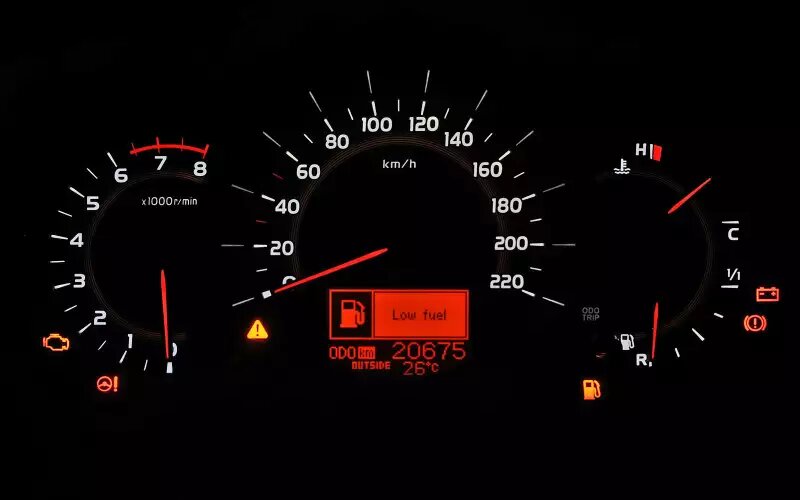 Водителям объяснили, почему после включения лампочки низкого уровня топлива не нужно сразу искать АЗС