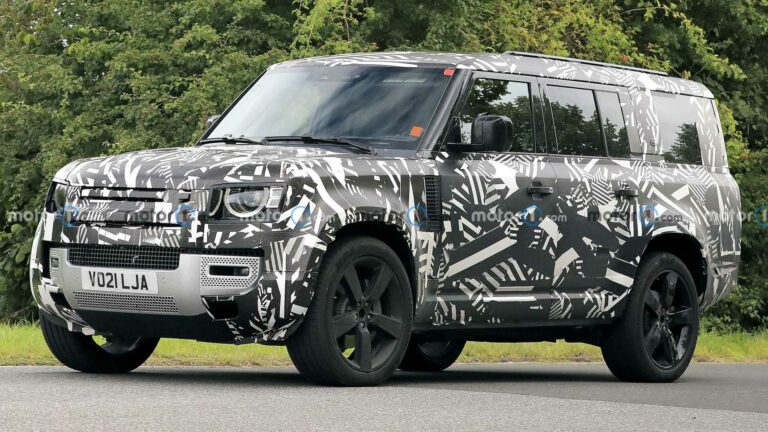 Шпионы заметили на тестах новый Land Rover Defender 130 - today.ua