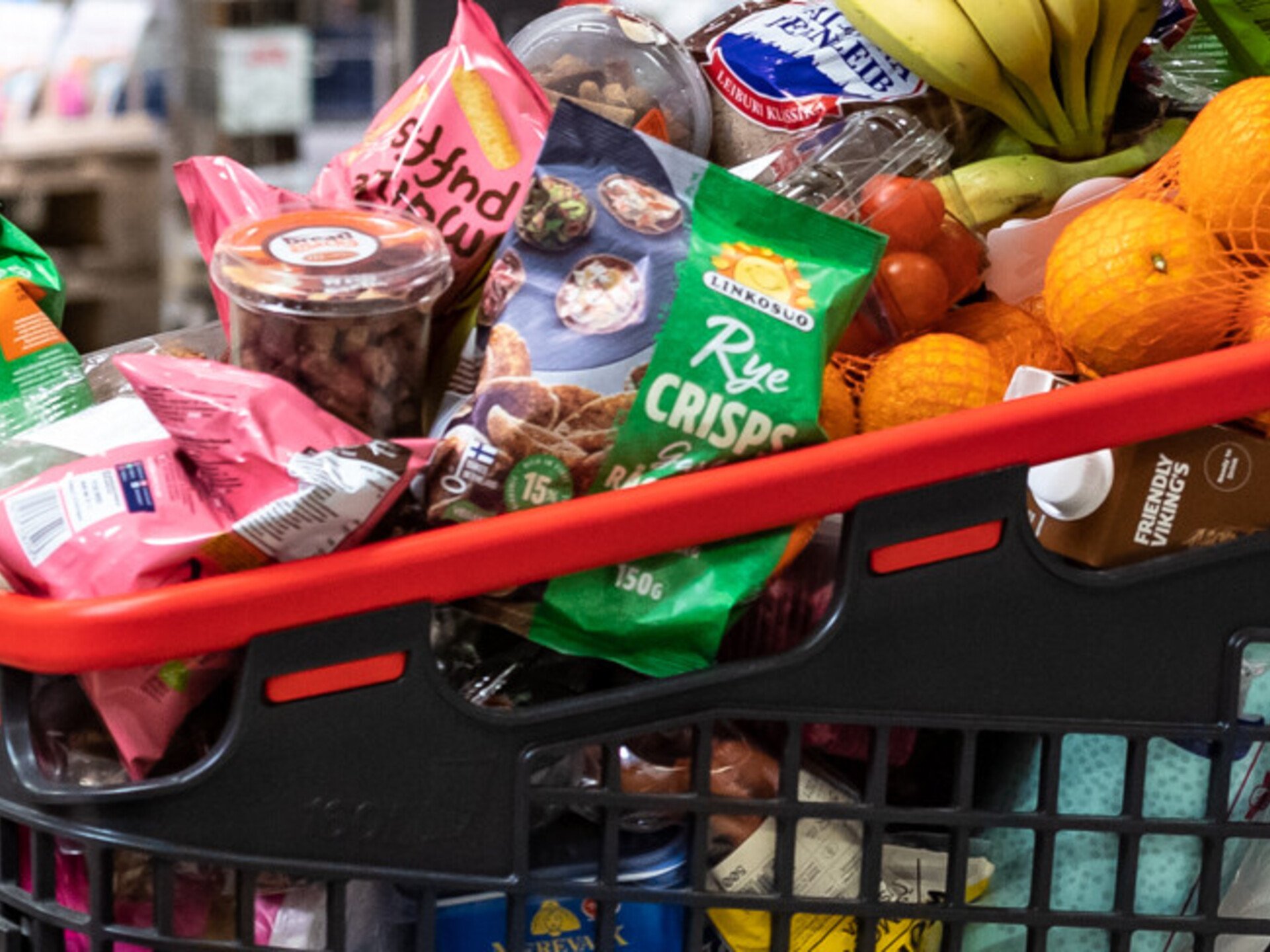 В Украине продают опасный фальсификат мороженого: как отличить натуральный продукт от подделки