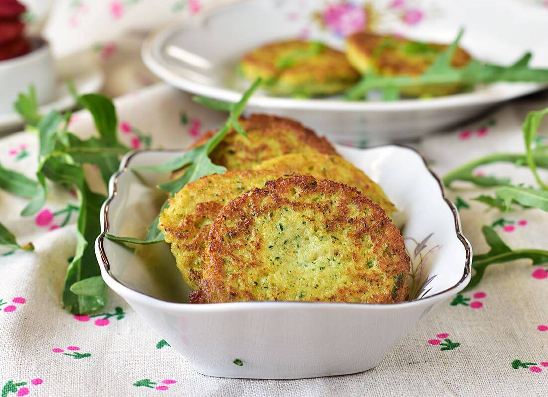 Оладки із цвітної капусти: рецепт легкого та поживного сніданку для всієї родини - today.ua