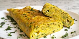 Омлет-рулет с плавленым сыром и кабачками: рецепт сытного и вкусного завтрака - today.ua