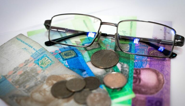 Пенсионеры в Украине будут ежемесячно получать доплаты: названы суммы  - today.ua