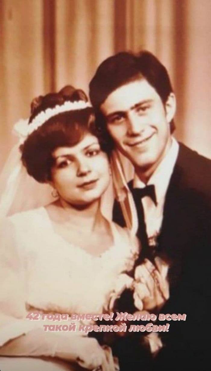 Батьки Тіни Кароль 42 роки разом: в Мережу потрапило фото з весілля Григорія і Світлани