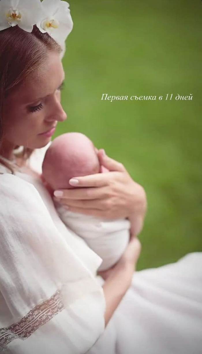 Катя Осадчая устроила фотосессию с новорожденным сыном