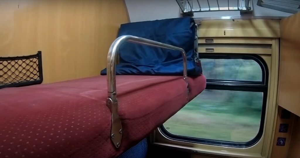 Укрзалізниця запустила новий поїзд зі старих німецьких вагонів: пасажир поділився враженнями від поїздки