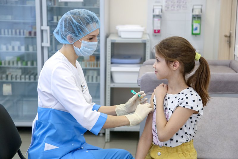 У Міносвіти розповіли про вакцинацію школярів до 1 вересня