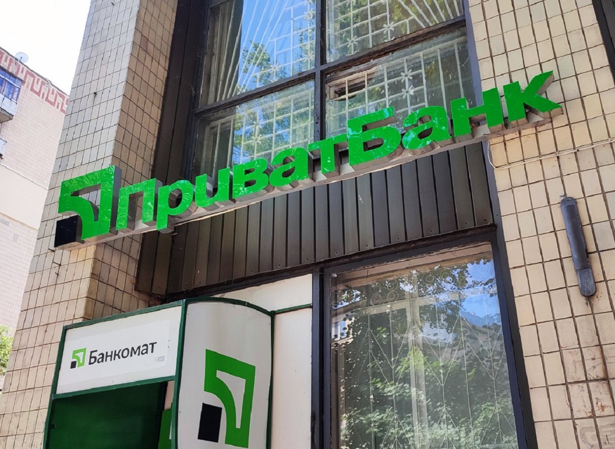 Приватбанк обвинили в подмене документов клиентов, чтобы заставить их оплатить чужие кредиты - today.ua