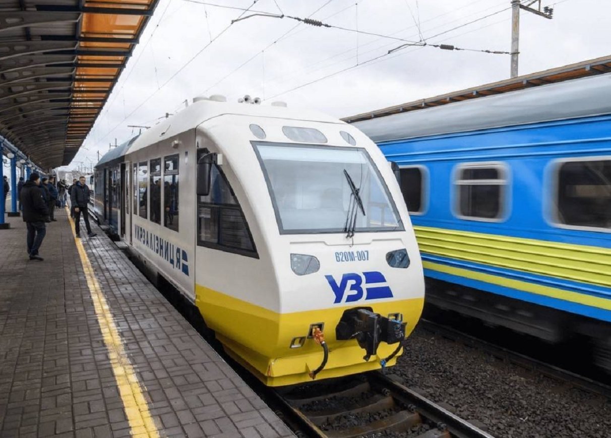 Пасажирські поїзди Укрзалізниці передадуть у приватні руки: що зміниться для українців