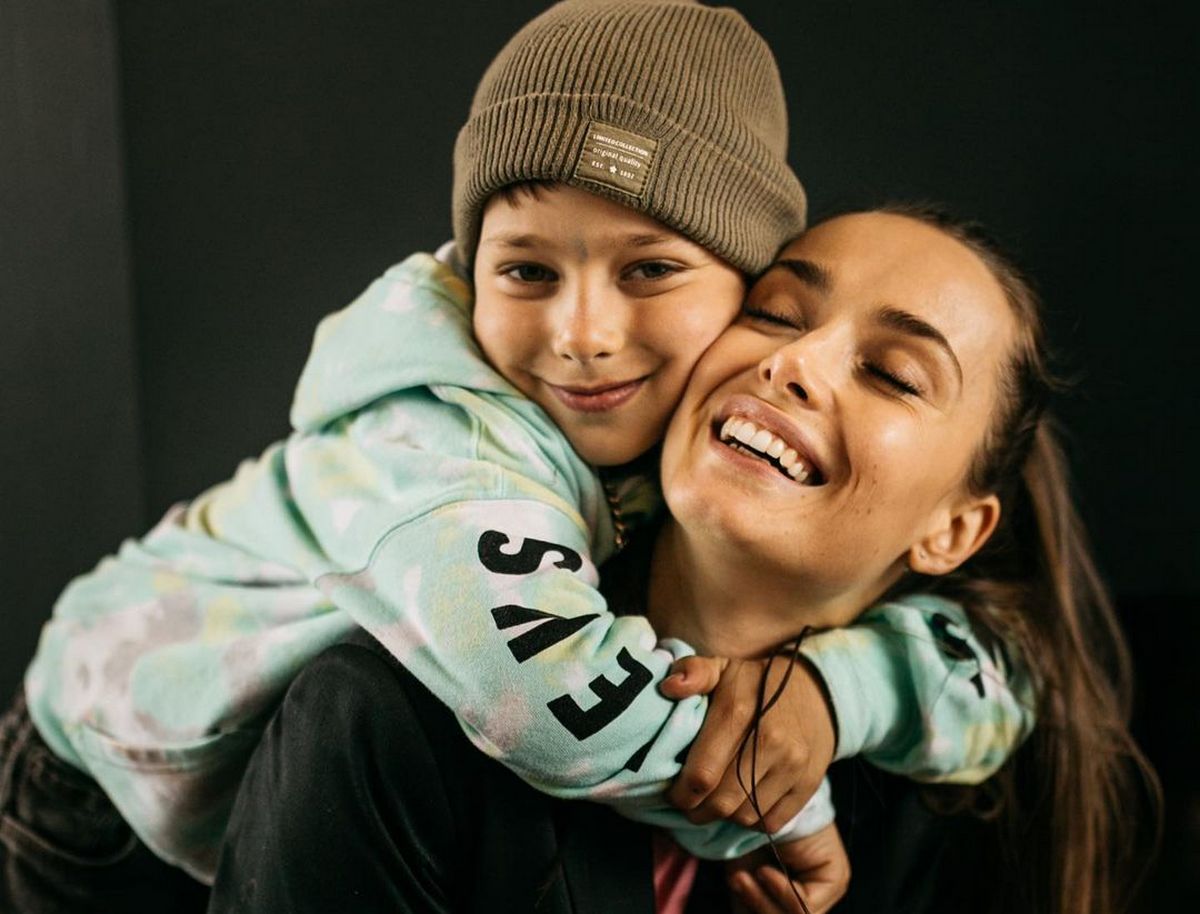 Вона ще й без трусів: Холостячка Ксенія Мішина розчарувала вибором вбрання для лінійки в школі сина - today.ua