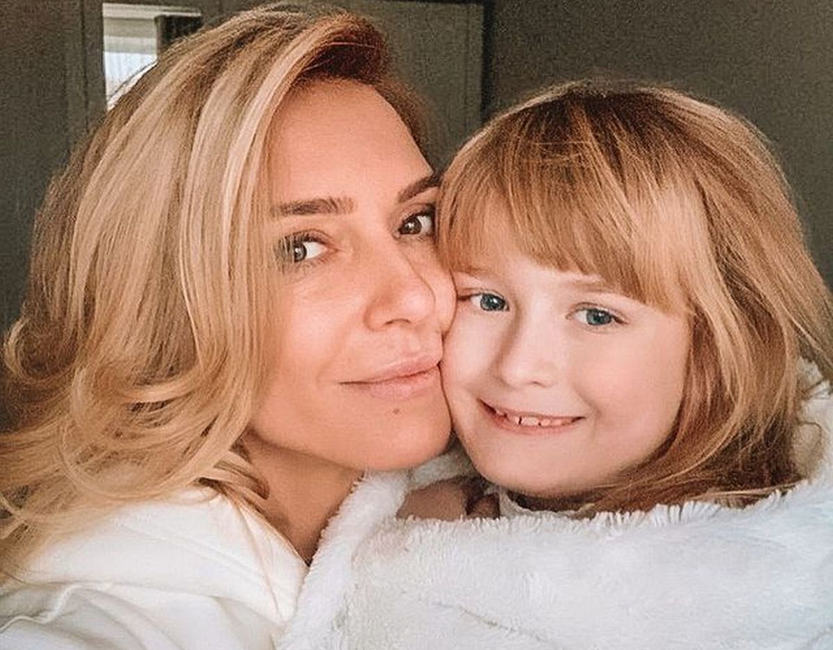 Колишня дружина Узелкова похвалилася знімком з дочкою в купальниках - today.ua