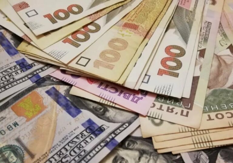 Кабмін назвав курс долара на 2022 рік: чи варто українцям вкладати гроші в іноземну валюту - today.ua