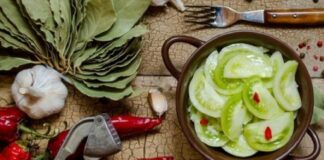 Зелені помідори по-корейськи: рецепт смачного і хрусткого салату до святкового столу взимку - today.ua