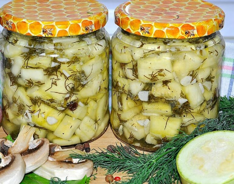 Мариновані кабачки як гриби на зиму: рецепт хрусткого салату з кропом і часником  - today.ua