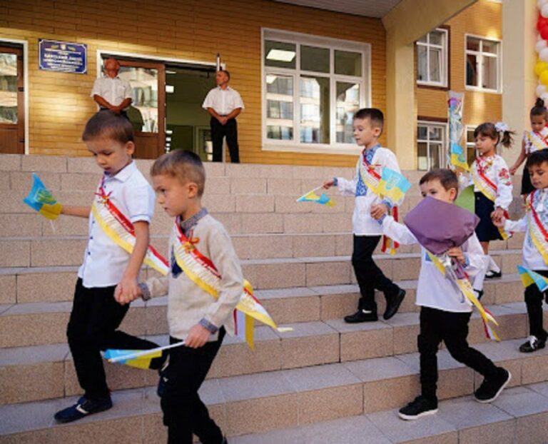 “Как при выезде за границу“: в украинских школах будут действовать строгие правила для родителей - today.ua