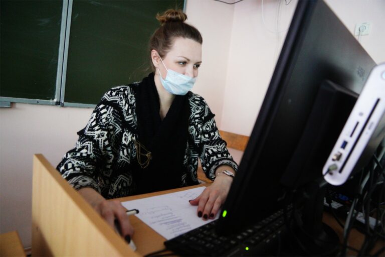 Учителям в Україні зробили прогноз по зарплатах на період карантину: кому загрожує скорочення виплат - today.ua