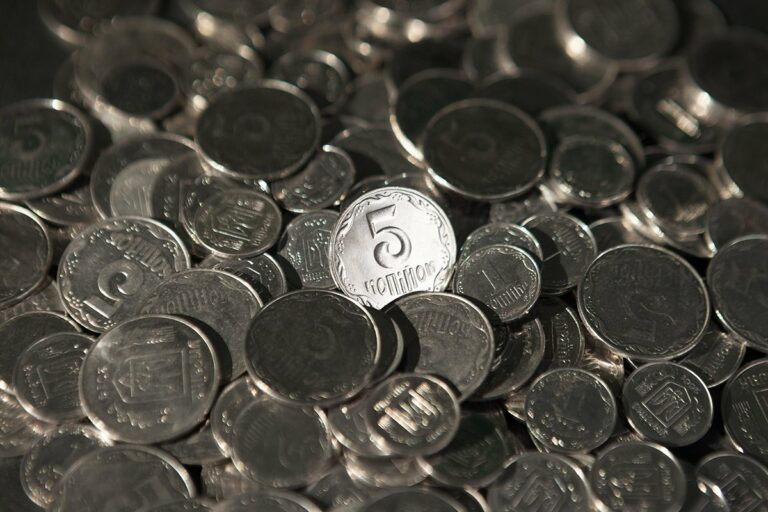 Українцям розповіли, які монети зі скарбнички можна продати за сотні тисяч гривень - today.ua