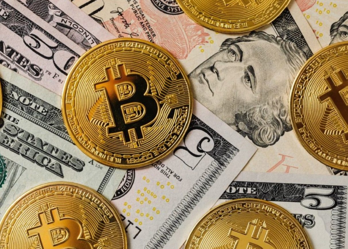 В Украине легализовали криптовалюту: заменит ли биткоин украинскую гривну