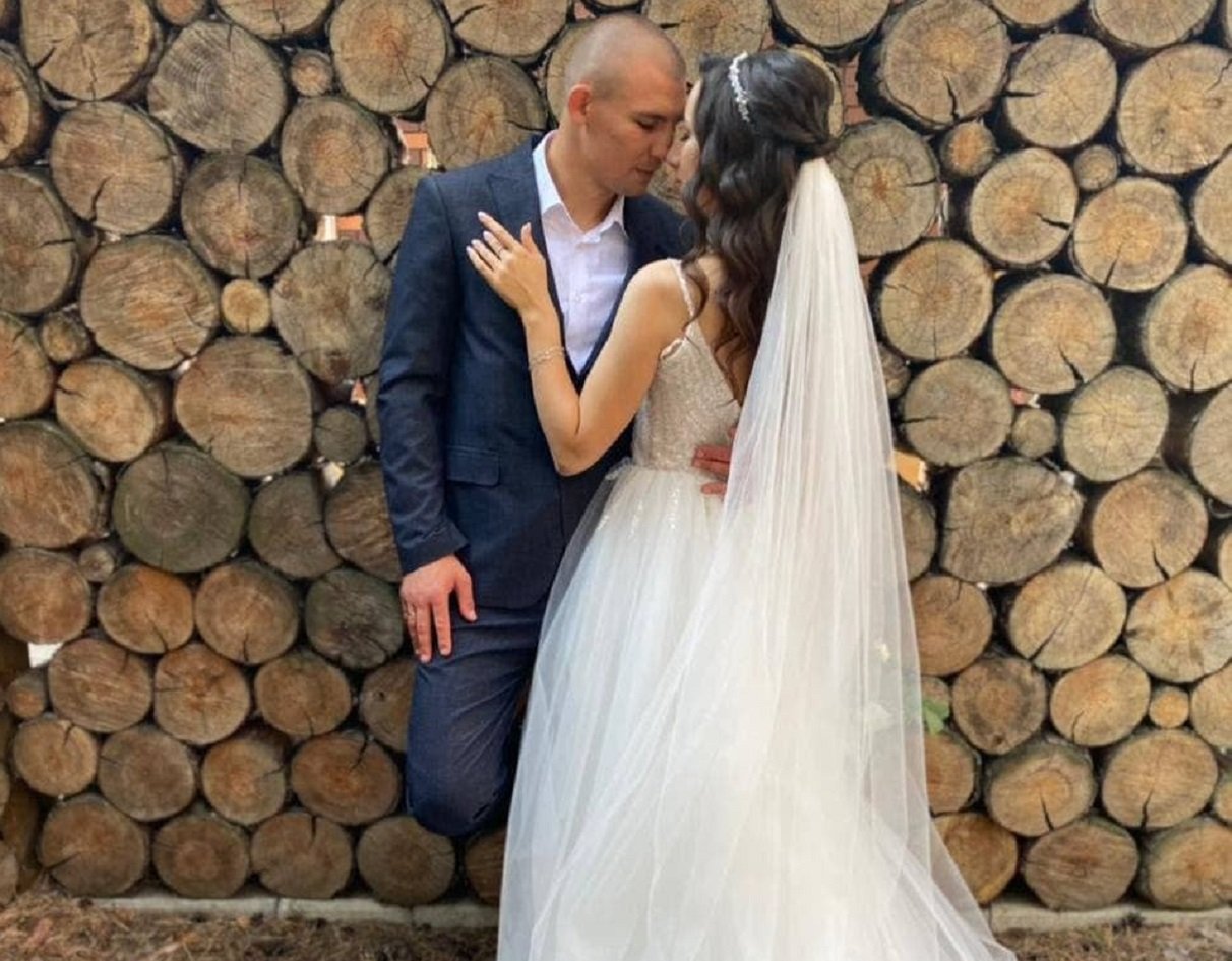 Кращий боксер України Хижняк одружився з красунею з Полтави: фото щасливої пари