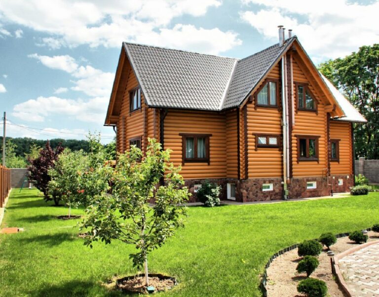 В Украине изменились правила продажи частных домов: недвижимость будет переходить новому владельцу вместе с землей - today.ua