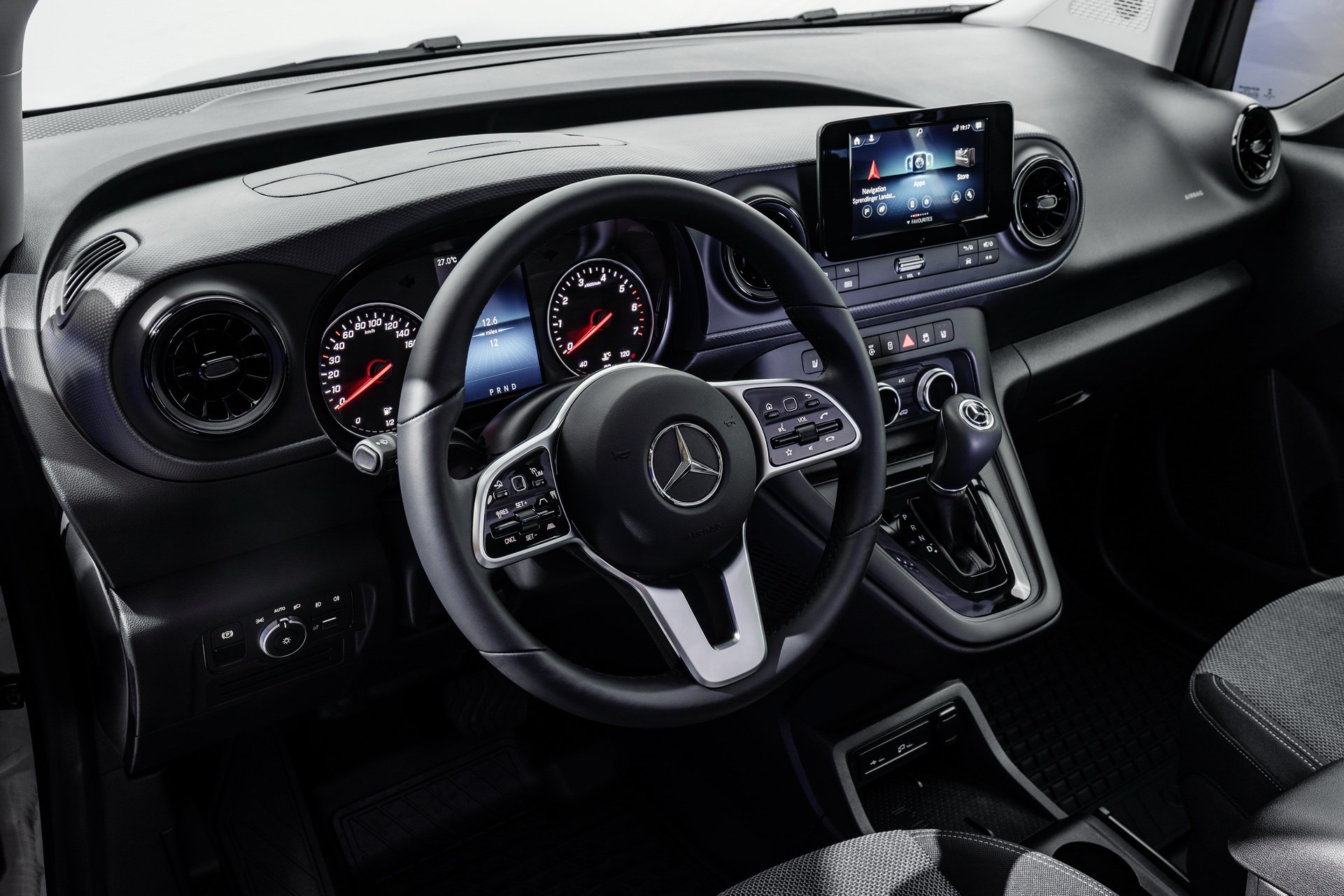 На базе Renault: начались продажи новой модели Mercedes