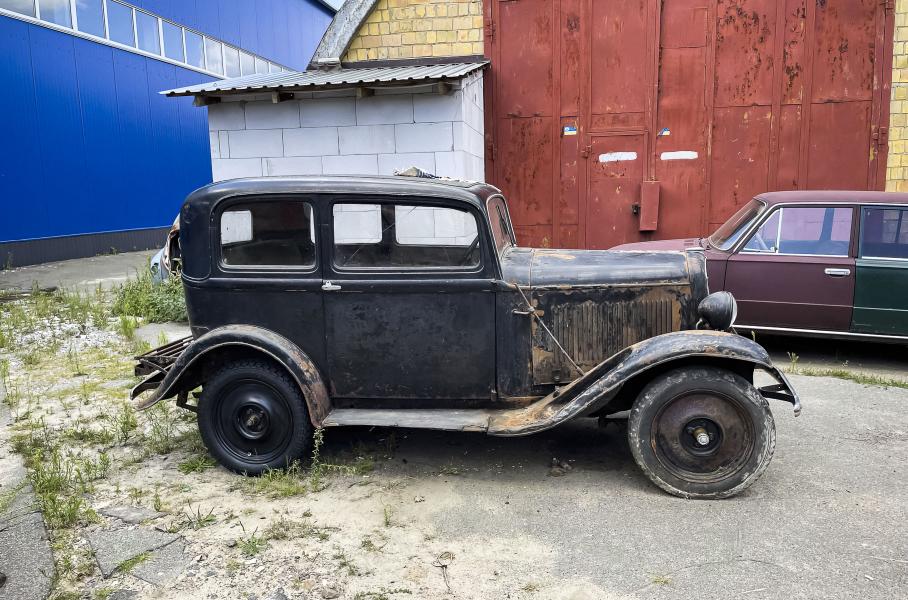 Простояв в сараї 68 років: під Києвом знайшли довоєнний Opel