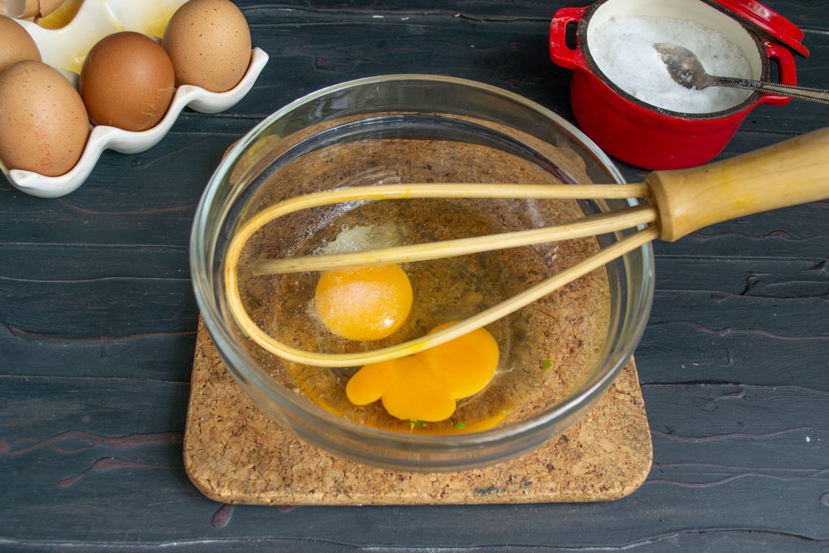 Омлет под шубой: рецепт легкого и полезного завтрака из яиц и овощей